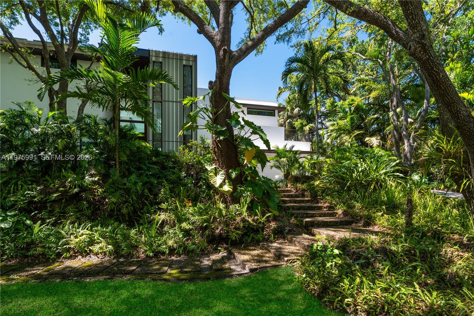 TOWN & RANCH ESTS - Residential