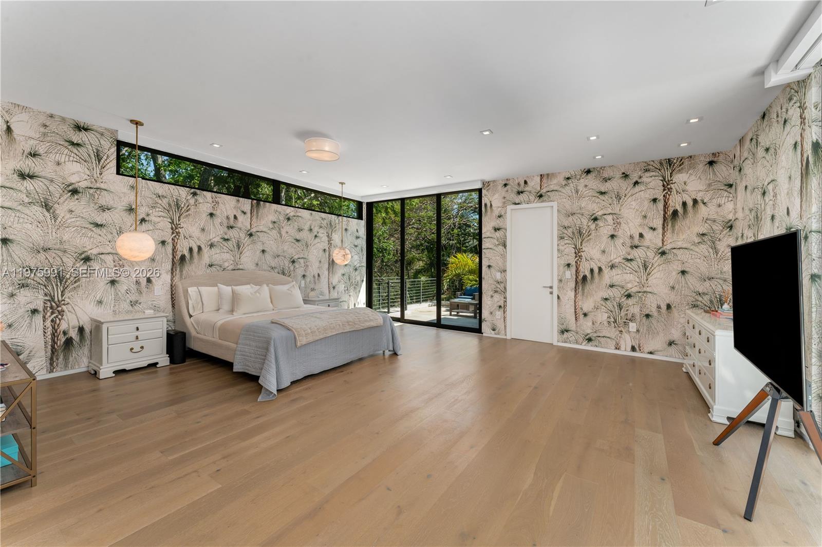 TOWN & RANCH ESTS - Residential