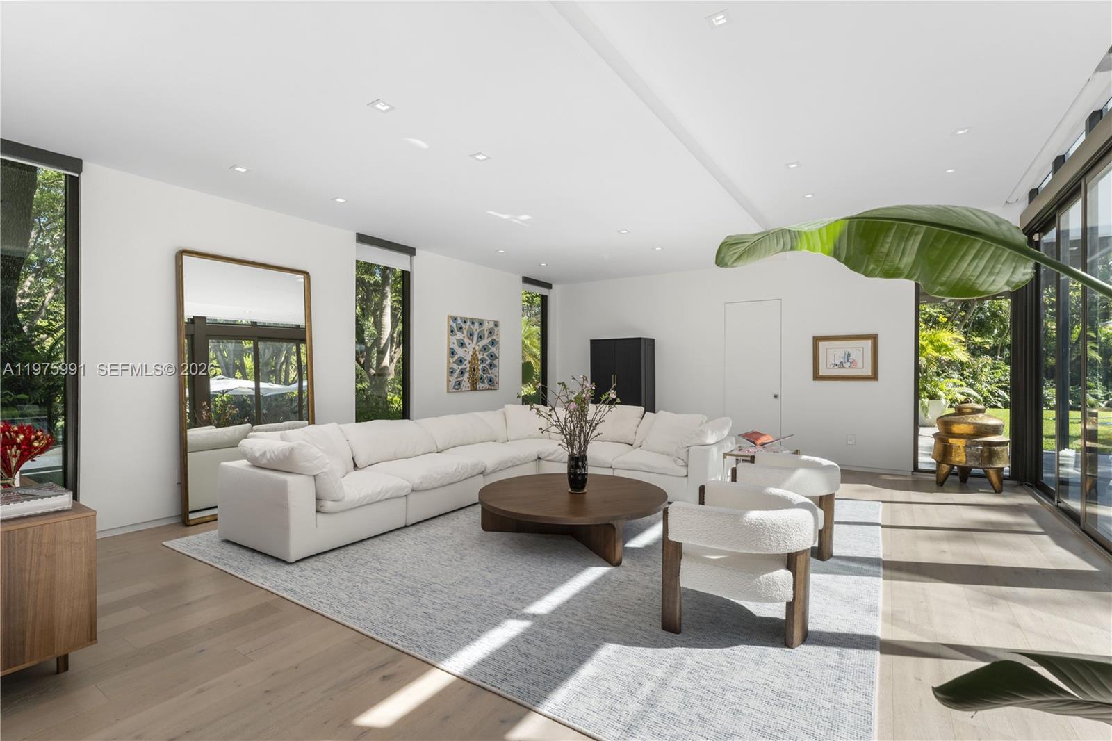 TOWN & RANCH ESTS - Residential