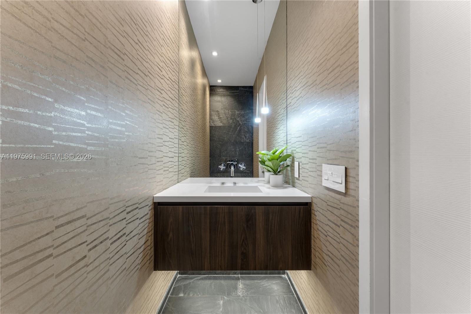 TOWN & RANCH ESTS - Residential