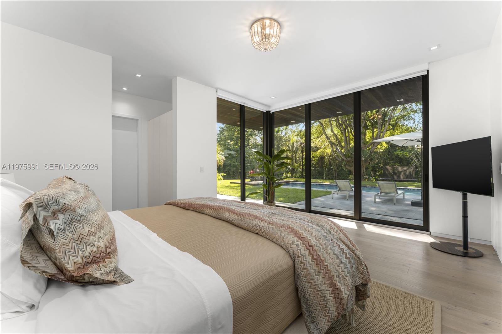 TOWN & RANCH ESTS - Residential