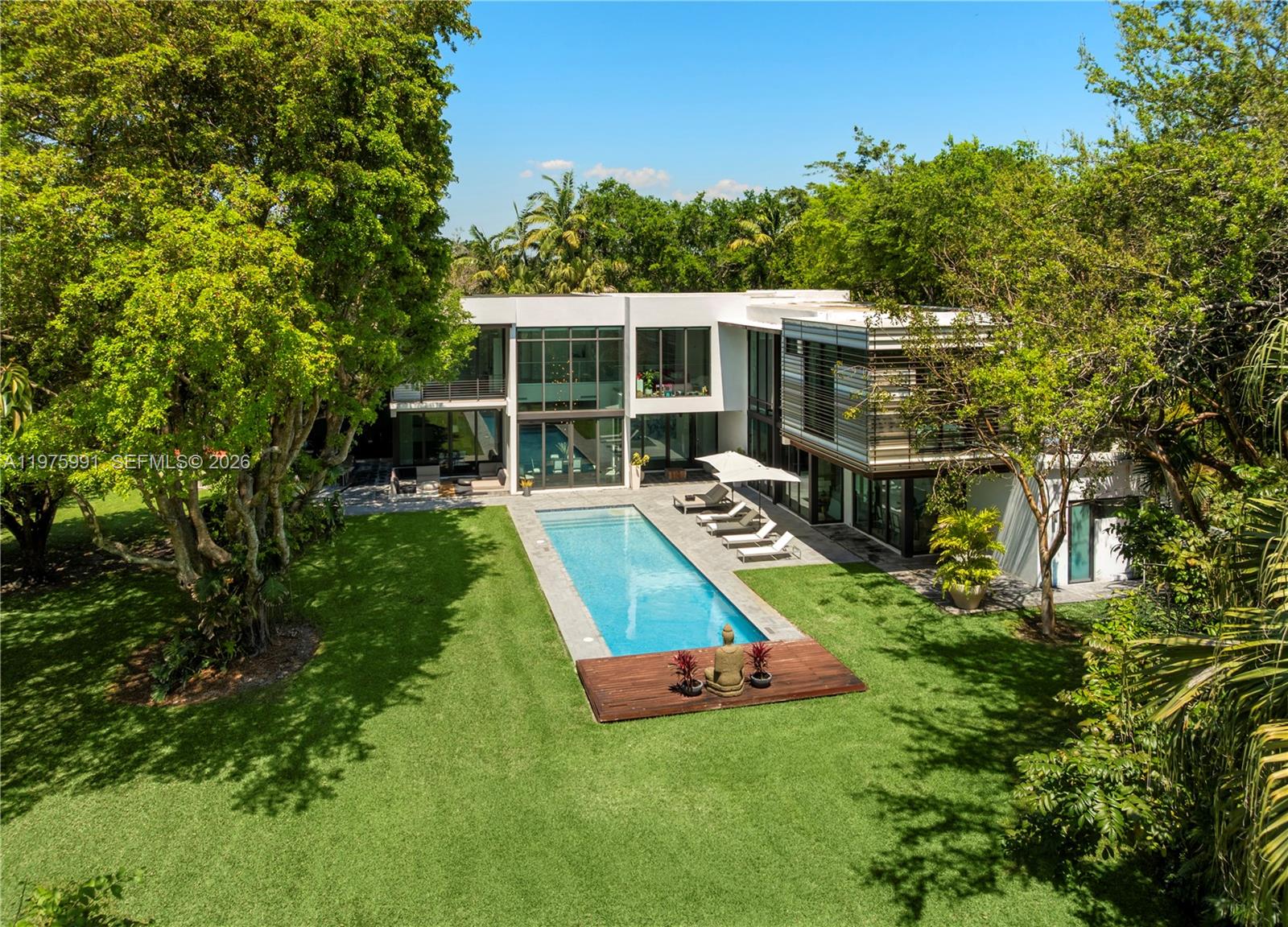 TOWN & RANCH ESTS - Residential