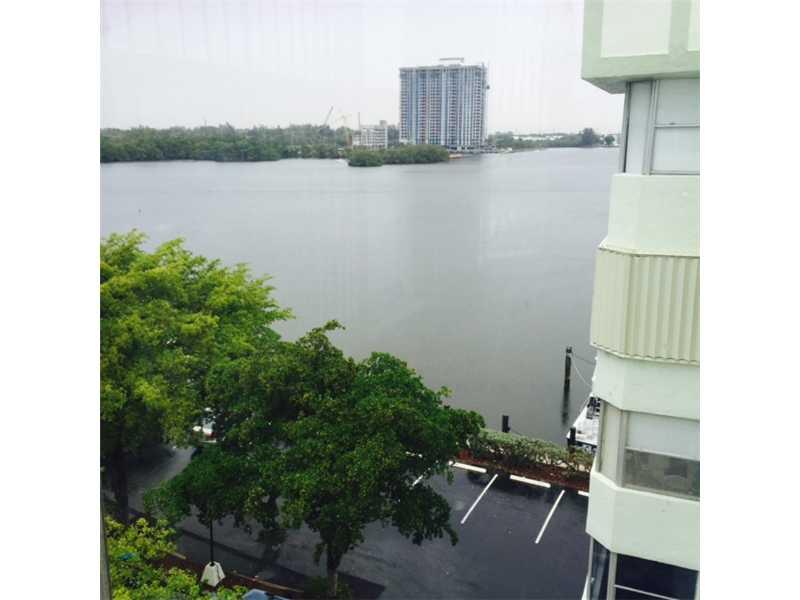 NICE UNIT IN 24/7 GUARD GATED COMMUNITY OF WESTERN EASTERN SHORES IN THE REEF CLUB ONE. 1 BEDRM 1 1/2 BATH ALL TILED FLOORS, NICE KITCHEN WITH WOOD CABINETS . CALMING WATER VIEWS, GREAT COMPLEX FILLED WITH AMENITIES: POOL, TENNIS COURTS, GYM. PLENTY OF G UEST PARKING. JUST MINTUES FROM THE BEACHES OF SUNNY ISLES, STEPS FROM OLETA STATE PARK WHERE YOU CAN KAYAK, BIKE, CAMP & PICNIC.