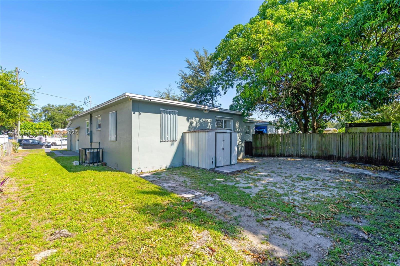 SEMINOLE LAWNS - Residential