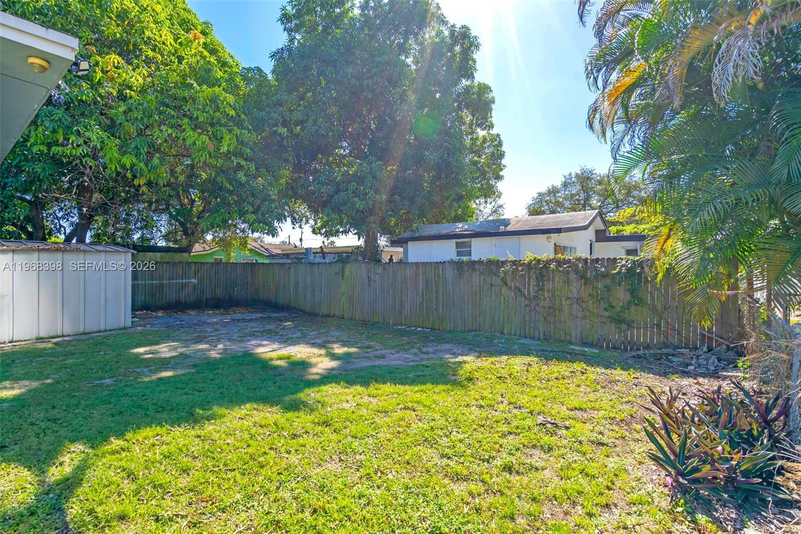 SEMINOLE LAWNS - Residential