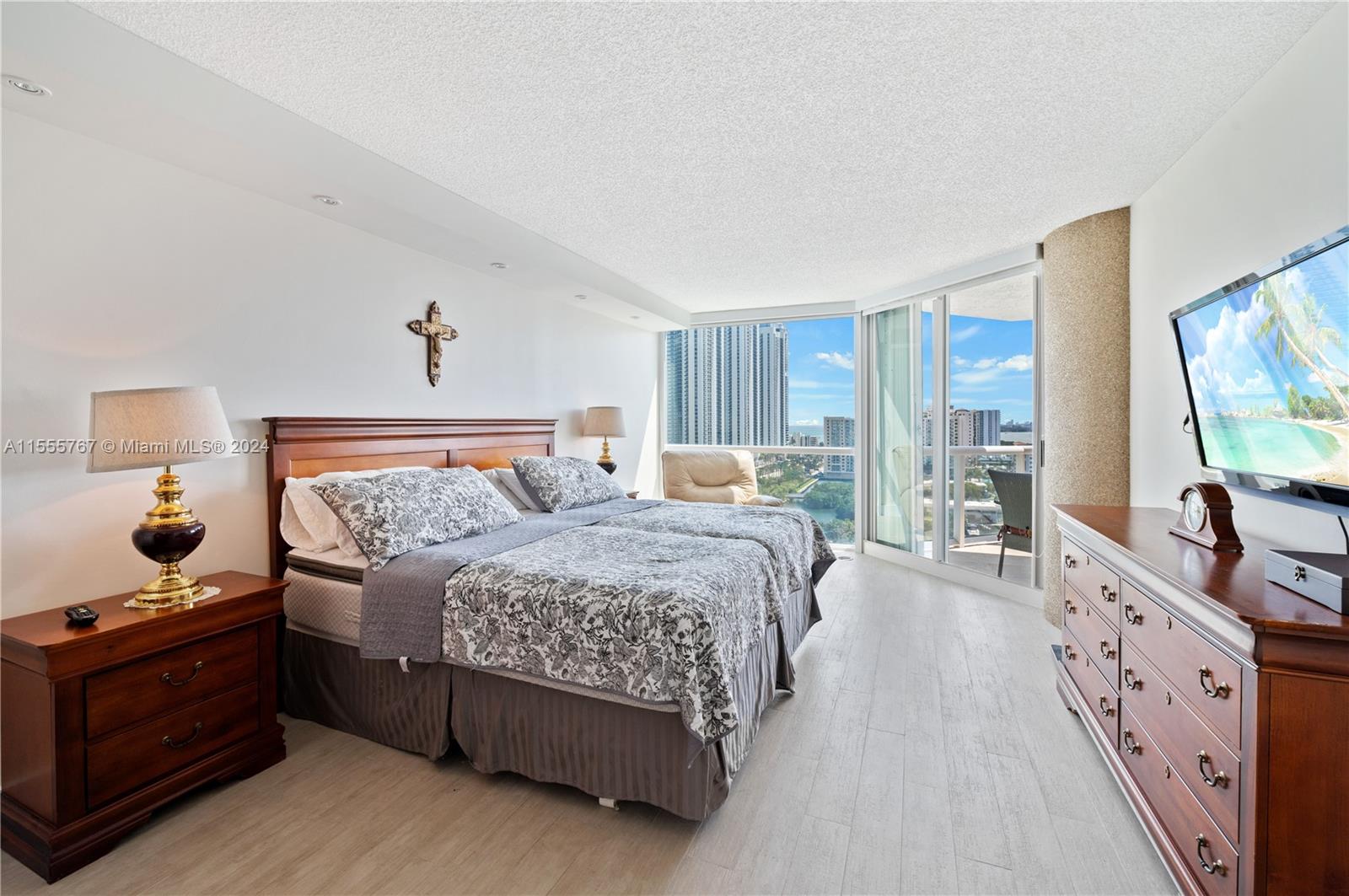 OCEANIA IV CONDO - Residential Lease