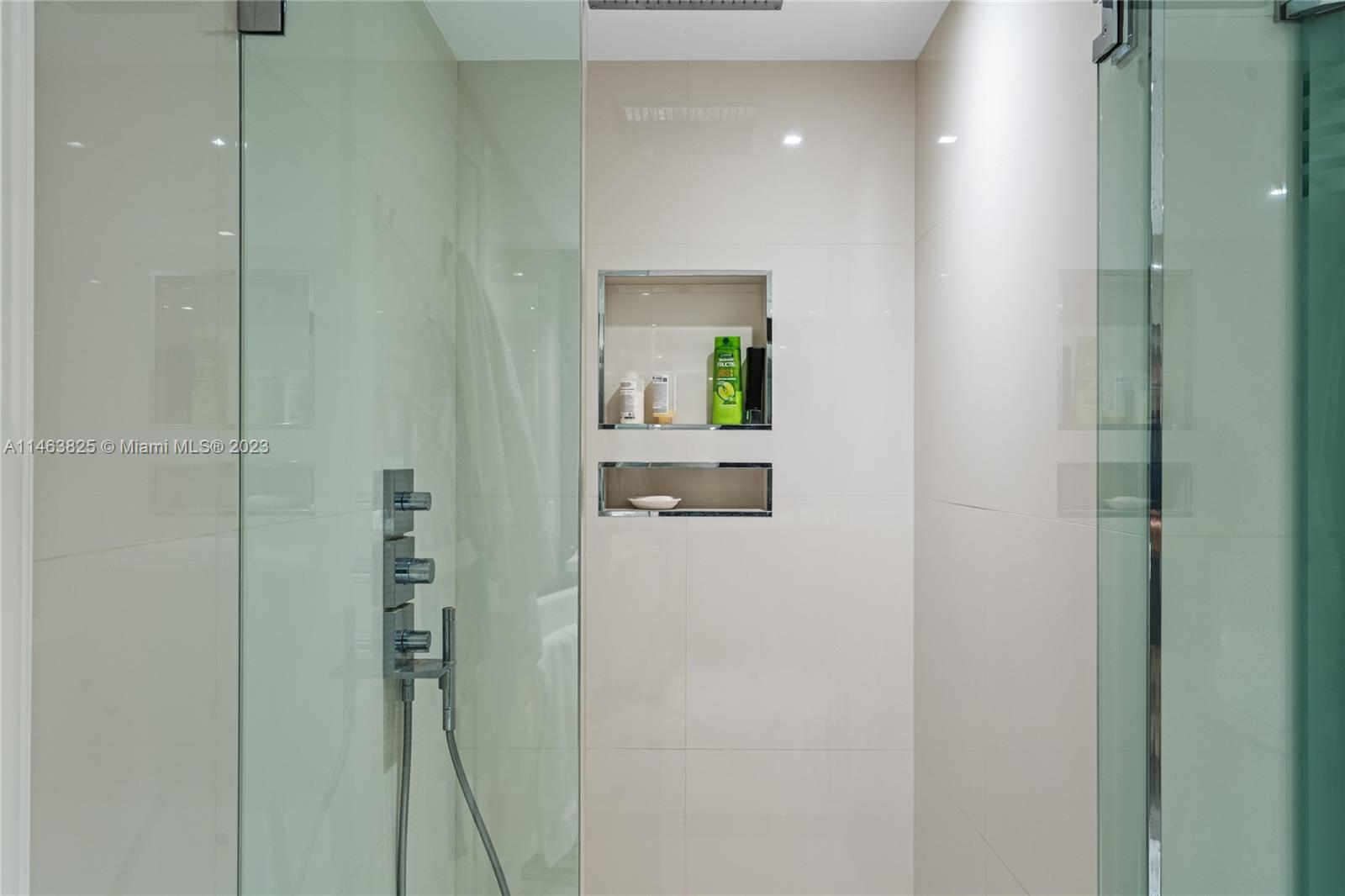 AZURE CONDO - Residential