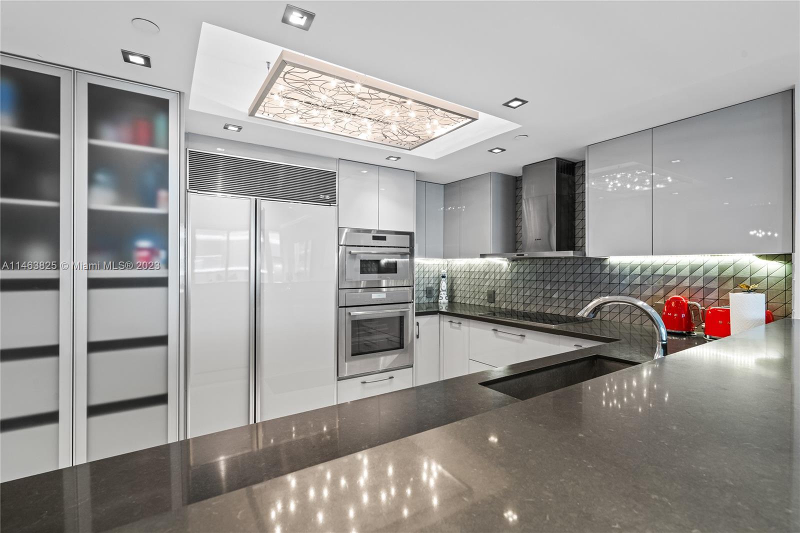 AZURE CONDO - Residential