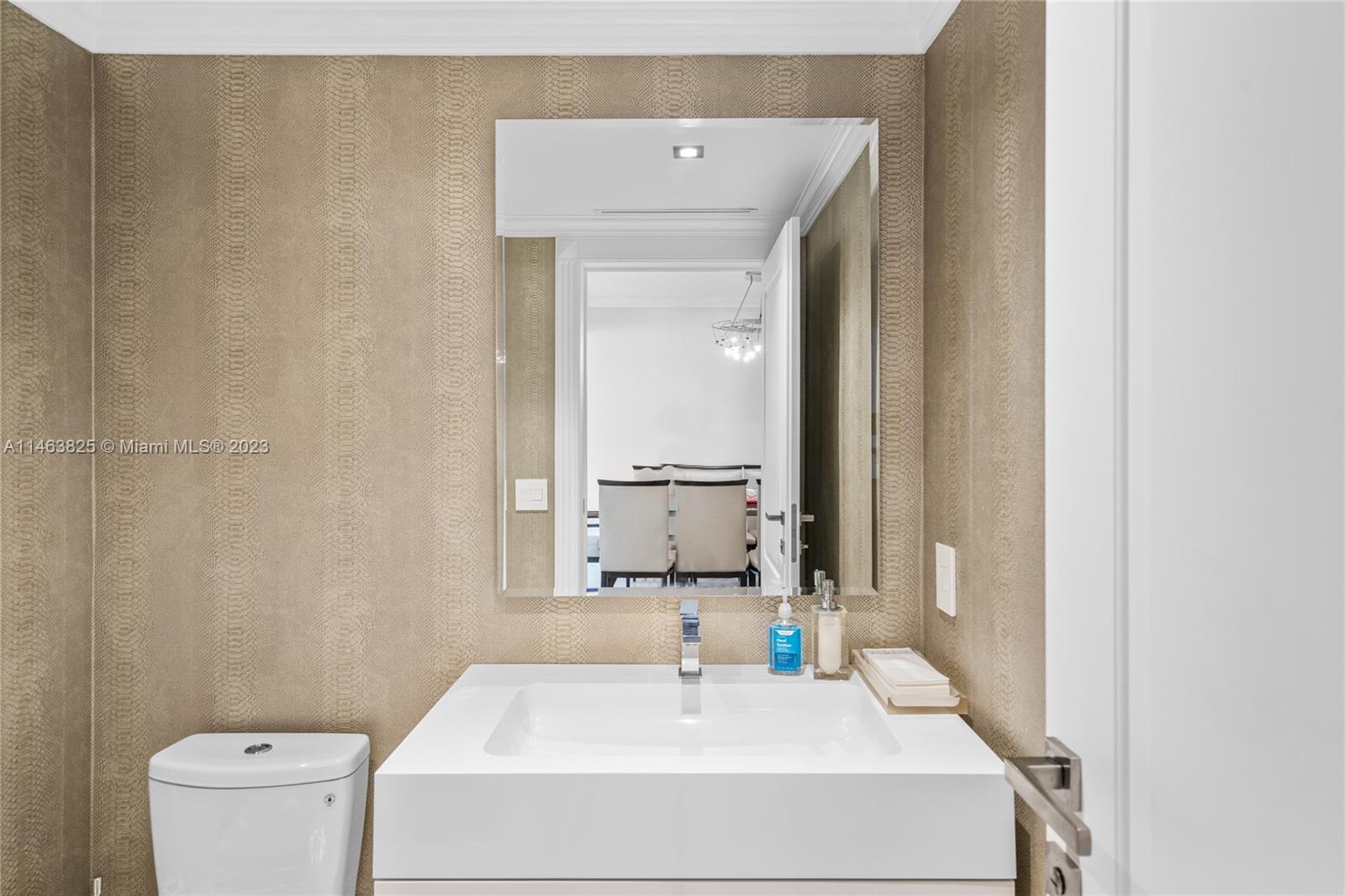 AZURE CONDO - Residential