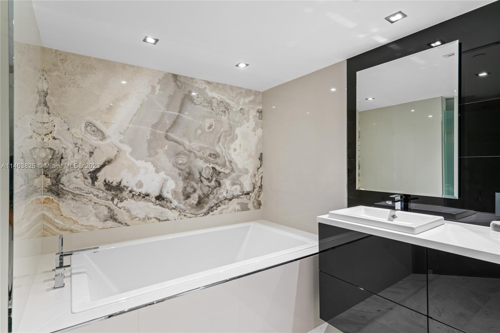 AZURE CONDO - Residential