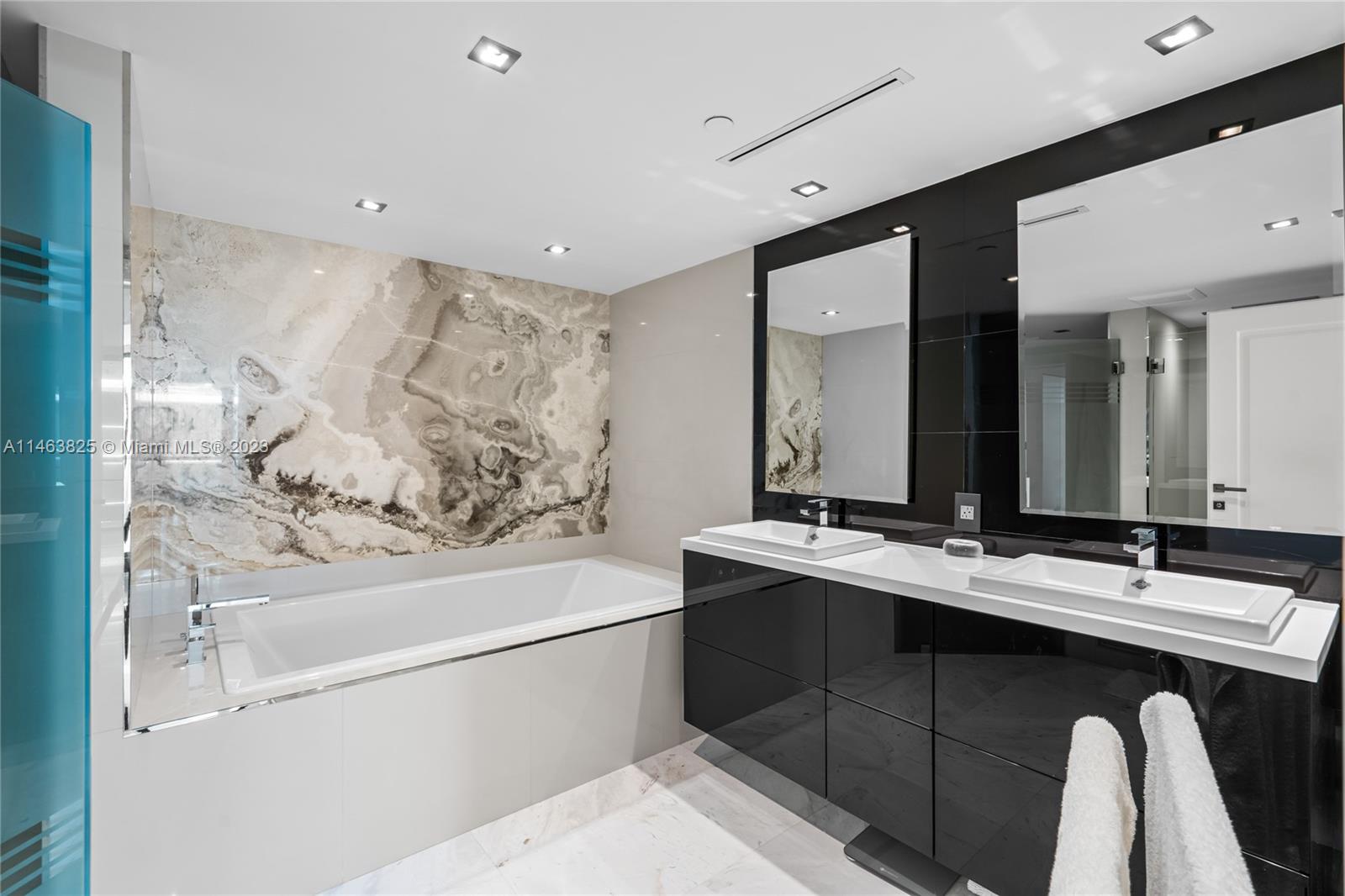 AZURE CONDO - Residential