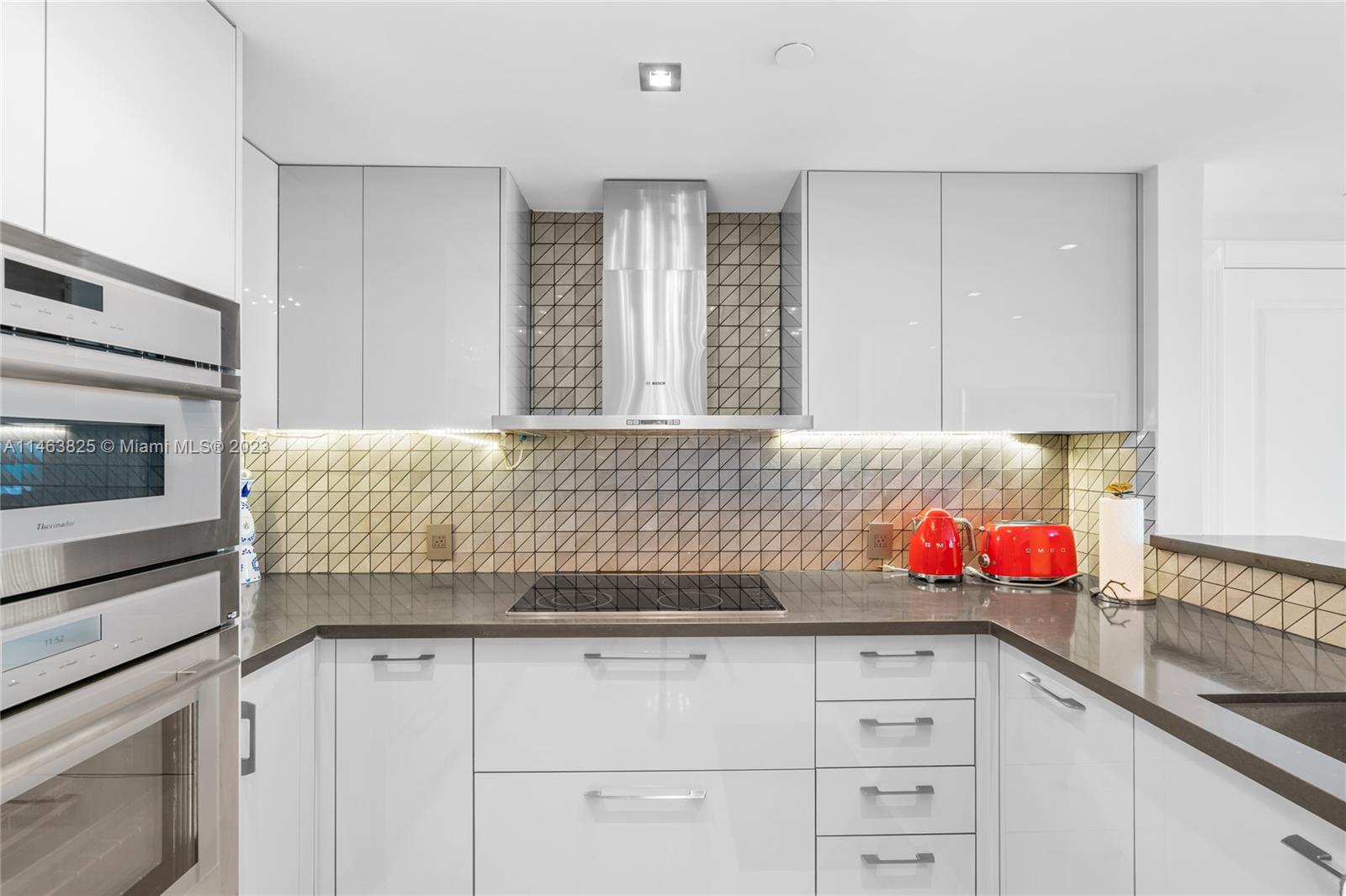 AZURE CONDO - Residential