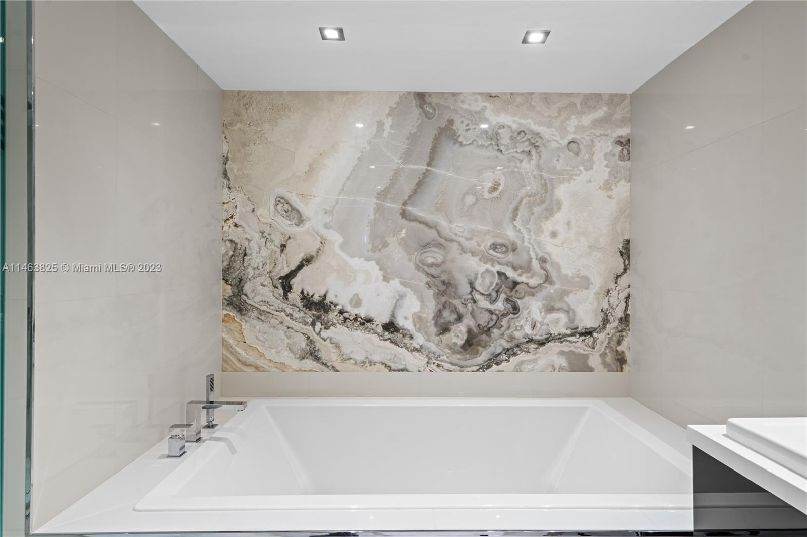 AZURE CONDO - Residential