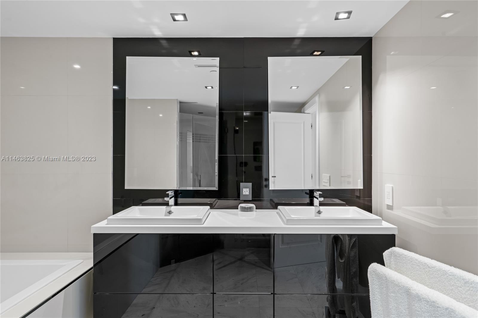 AZURE CONDO - Residential