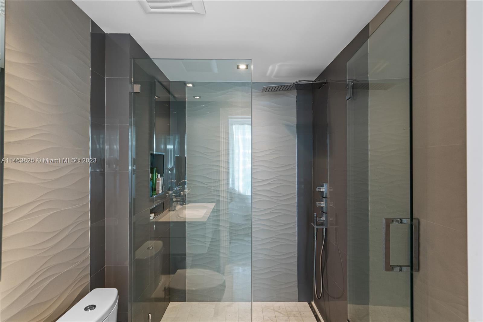 AZURE CONDO - Residential