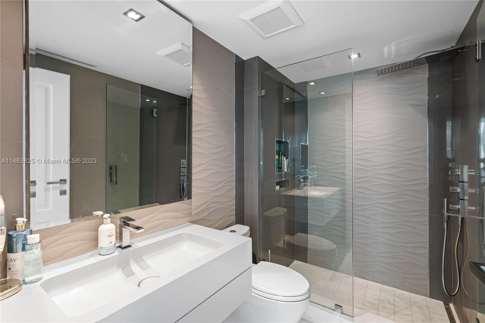 AZURE CONDO - Residential