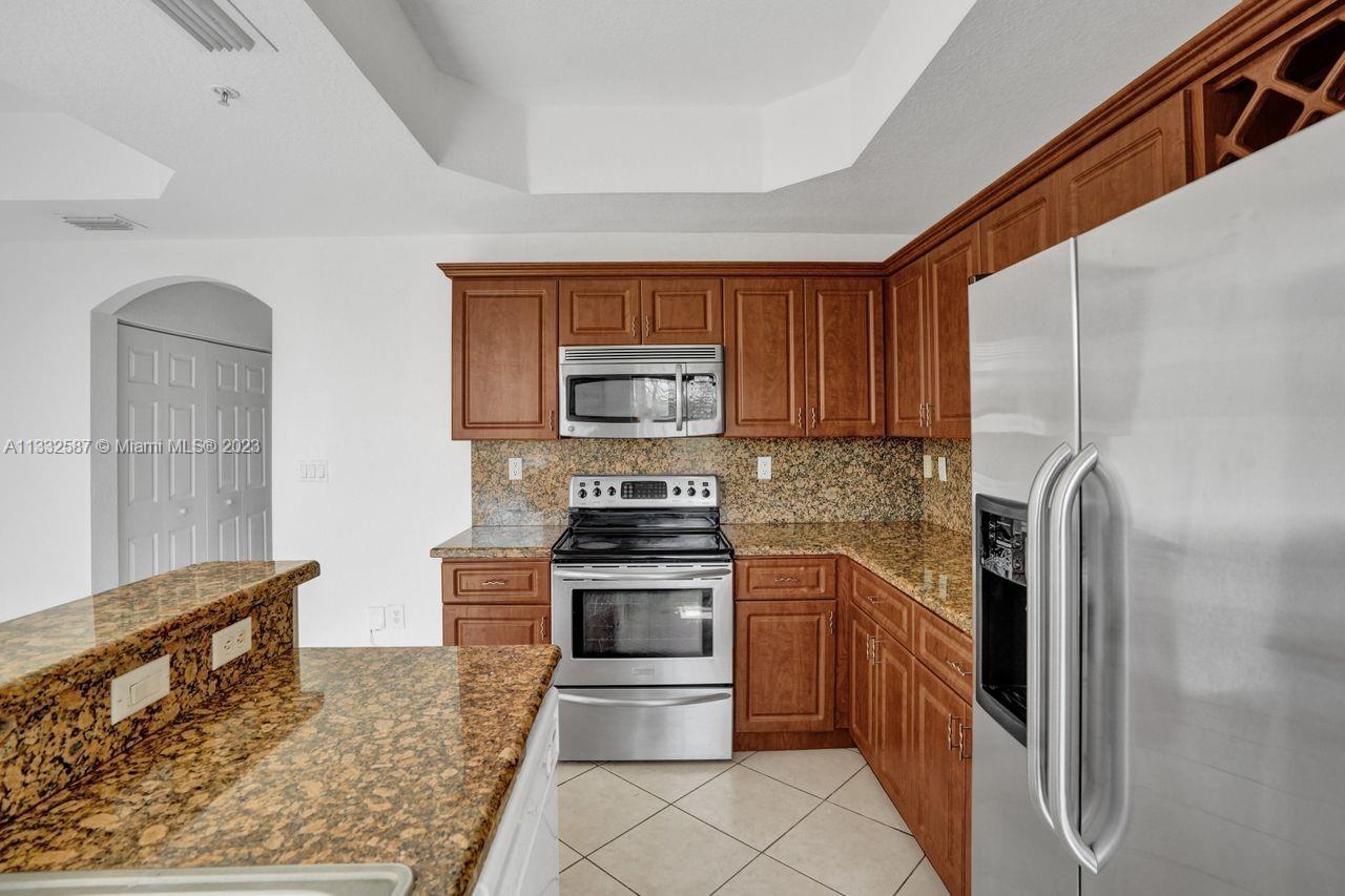 PEMBROKE CAY CONDO - Residential Lease