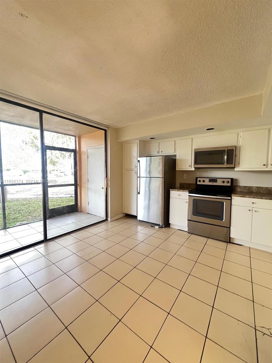 HORIZONS WEST CONDO #5 - Residential