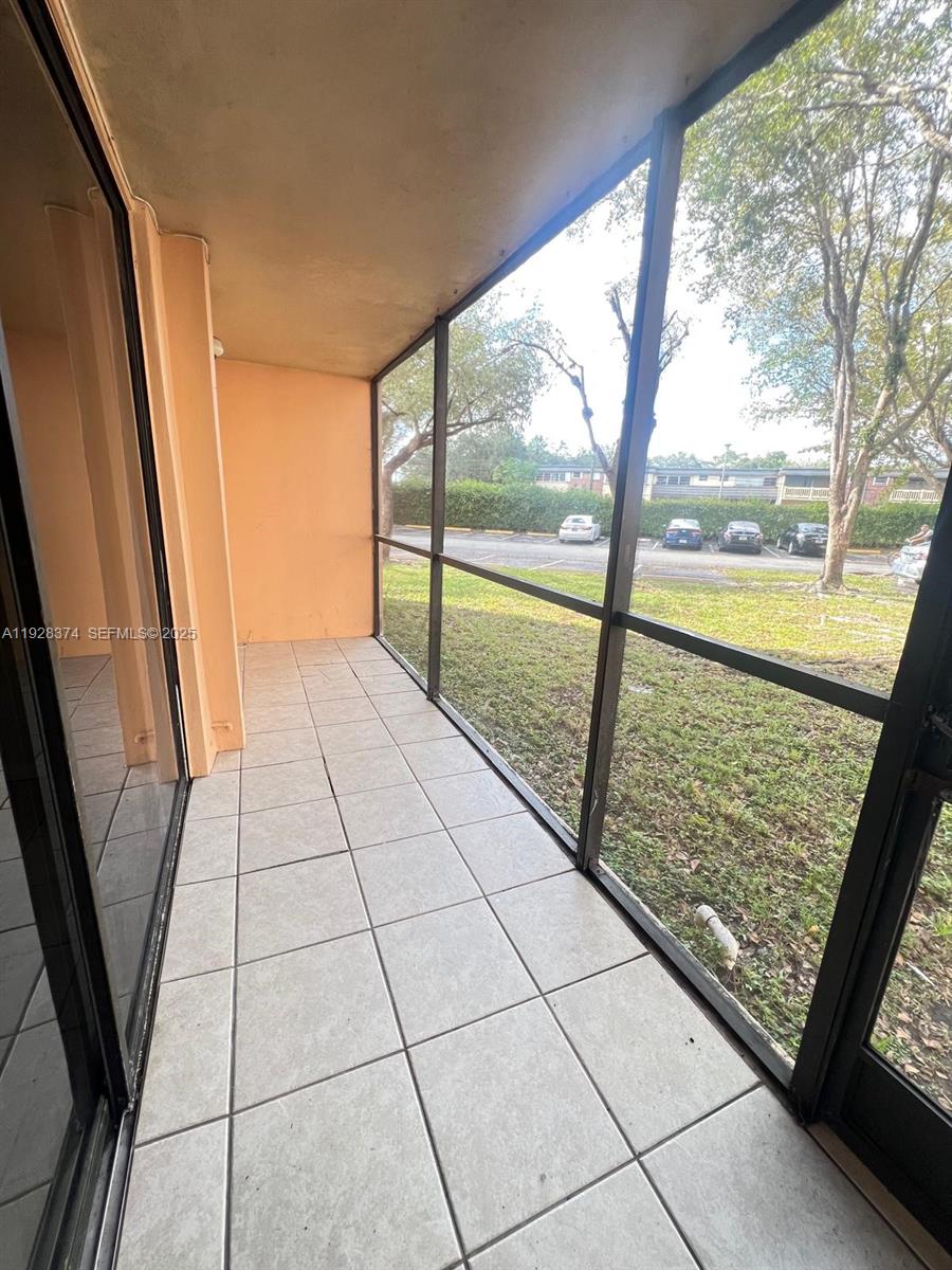 HORIZONS WEST CONDO #5 - Residential