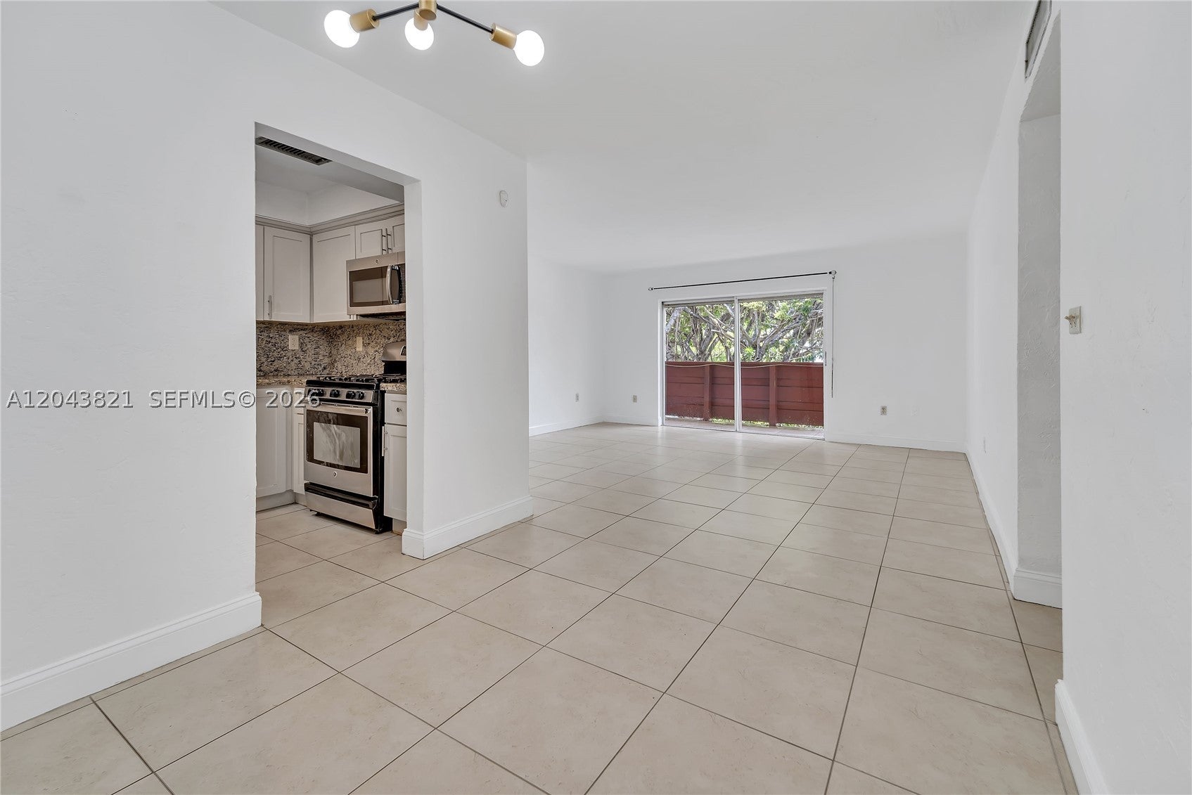 1205 Mariposa Ave 307