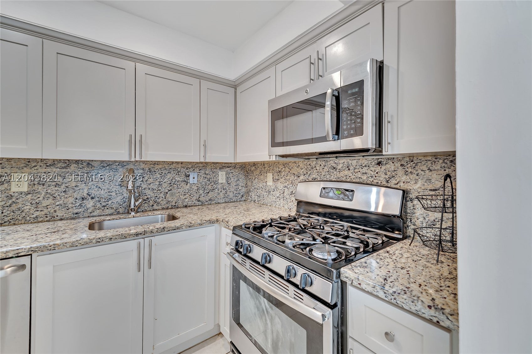 1205 Mariposa Ave 307