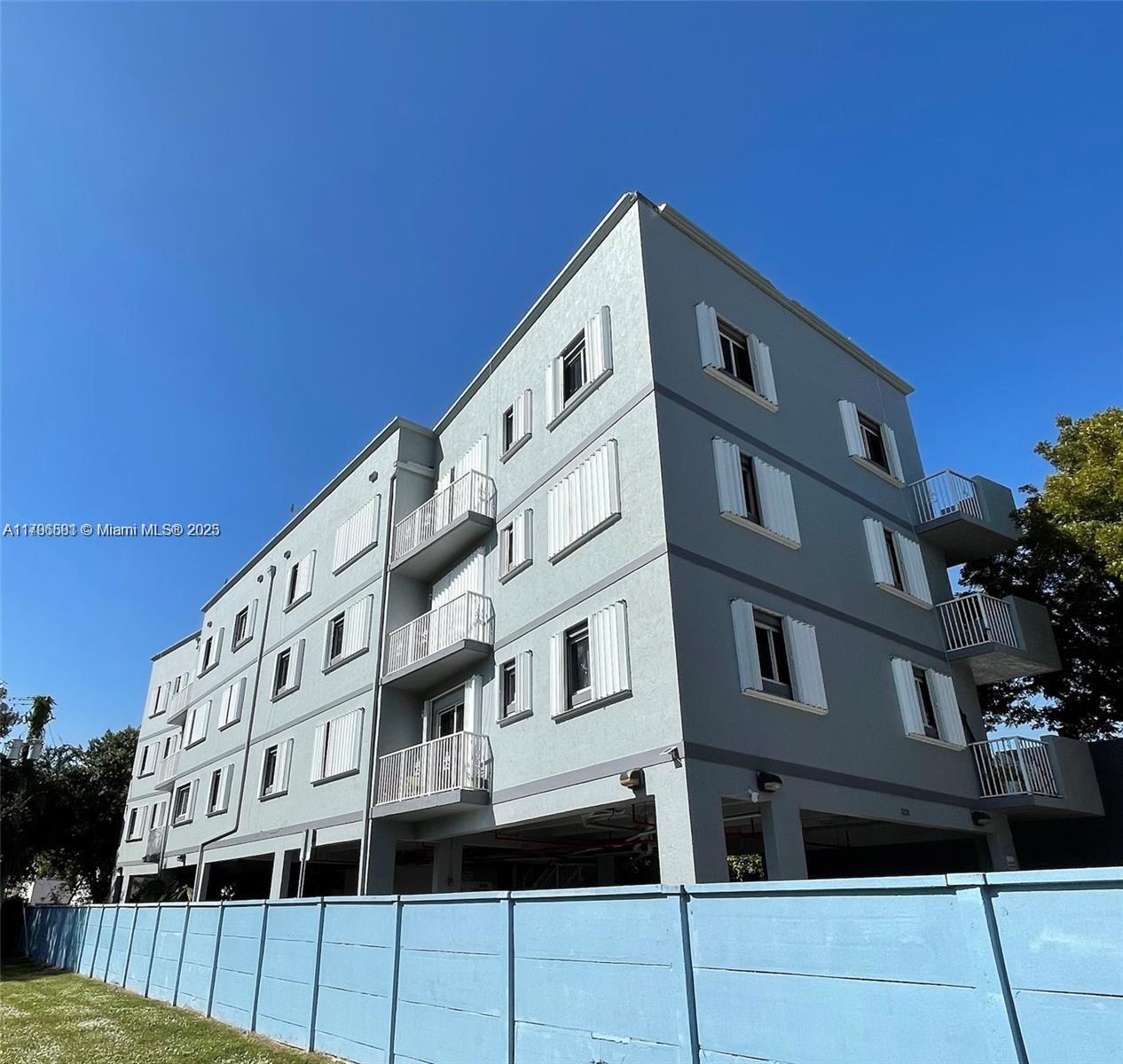 328 Nw 12th Ave 12, Miami, Broward County, Florida - 2 Bedrooms  
1 Bathrooms - 