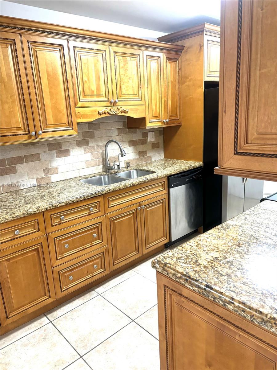 KINGS CREEK SO CONDO - Residential Lease