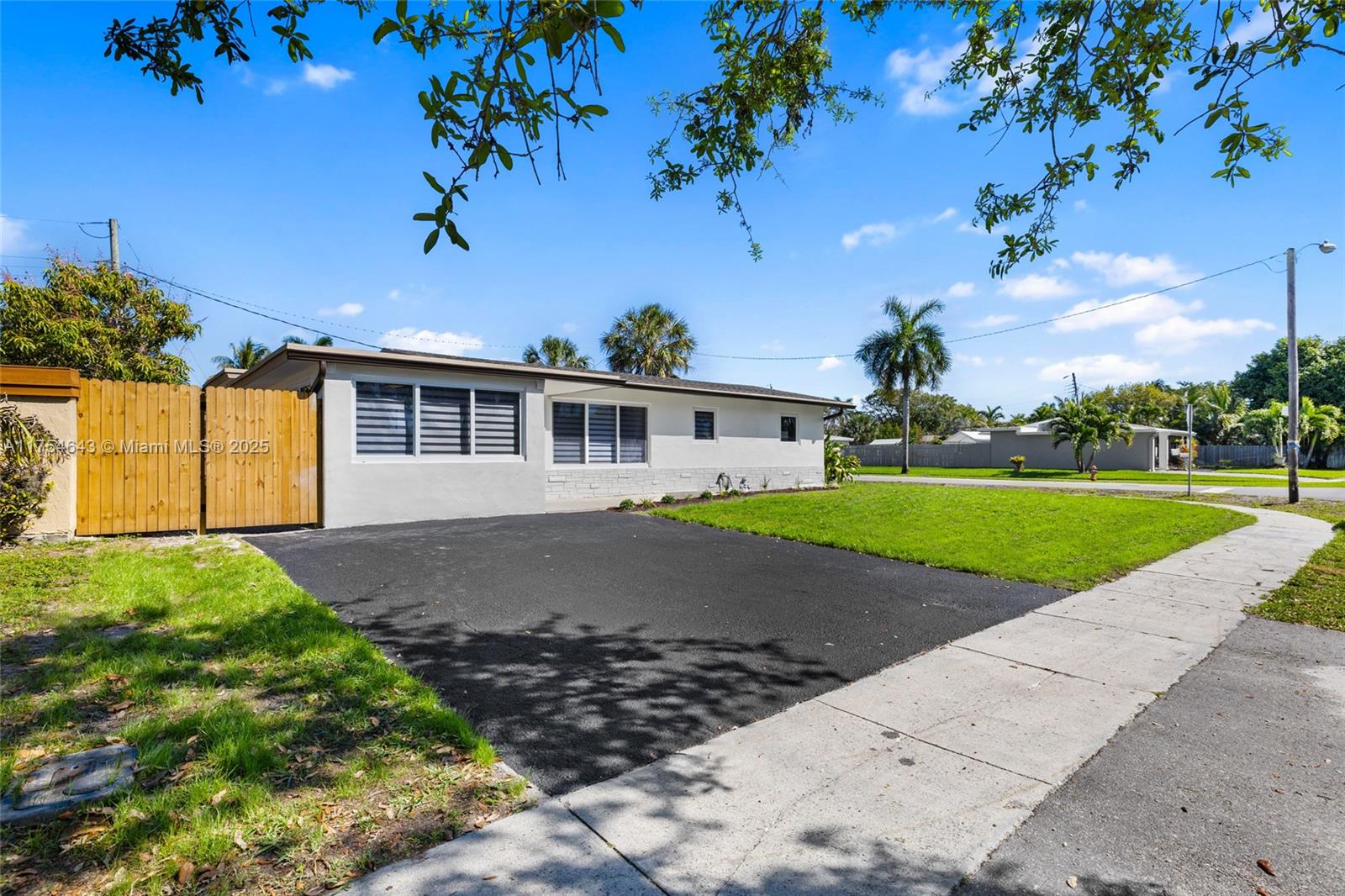 211 SW 14th St