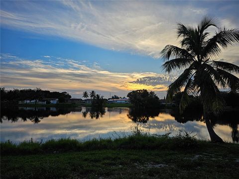 2737 NW 24th Ave Oakland Park FL 33311