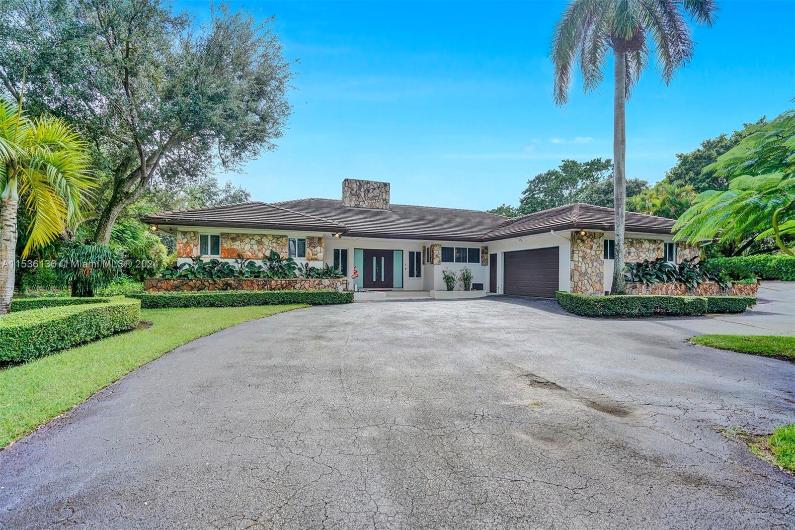 Property for Sale at 6650 Sw 112th St, Pinecrest, Miami-Dade County, Florida - Bedrooms: 5 
Bathrooms: 4  - $3,999,000