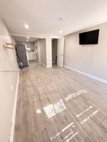 LAUDERDALE PARK 6-33 1/2 - Residential Lease