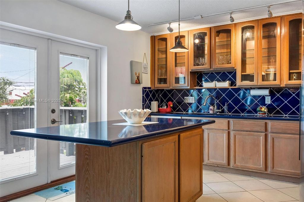 Photo of 400 SE 31st St #8, Fort Lauderdale, FL 33316 (MLS # A11813765)