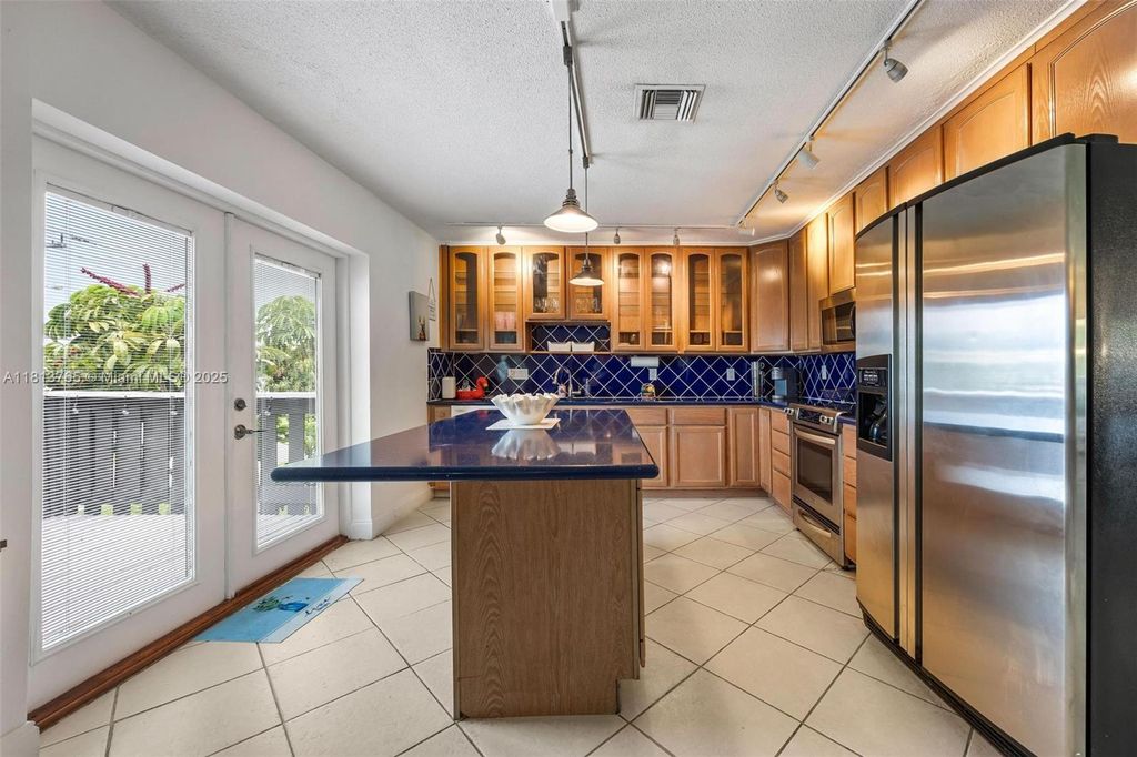 Photo of 400 SE 31st St #8, Fort Lauderdale, FL 33316 (MLS # A11813765)