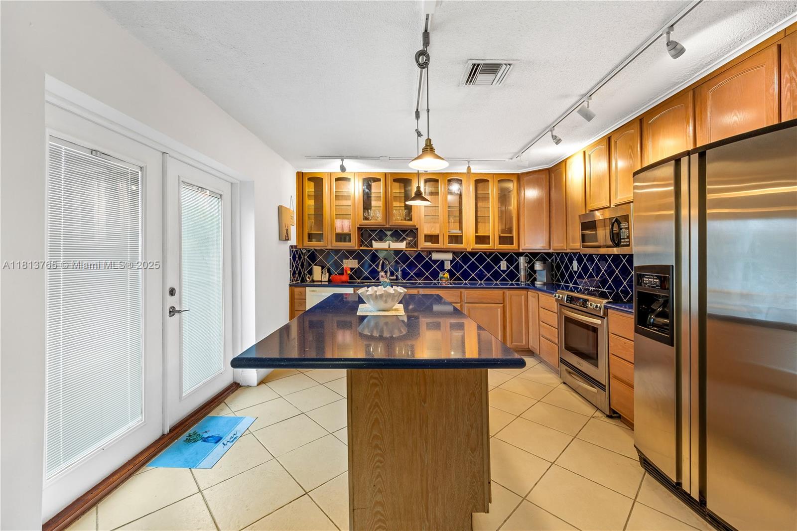Rental Property at 400 Se 31st St 8, Fort Lauderdale, Broward County, Florida - Bedrooms: 2 
Bathrooms: 2  - $2,000 MO.
