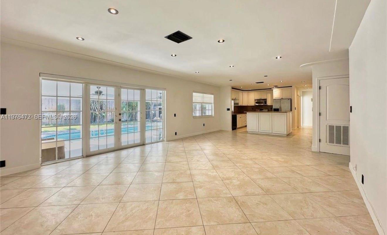 HIGHLAND GARDENS - Residential Lease