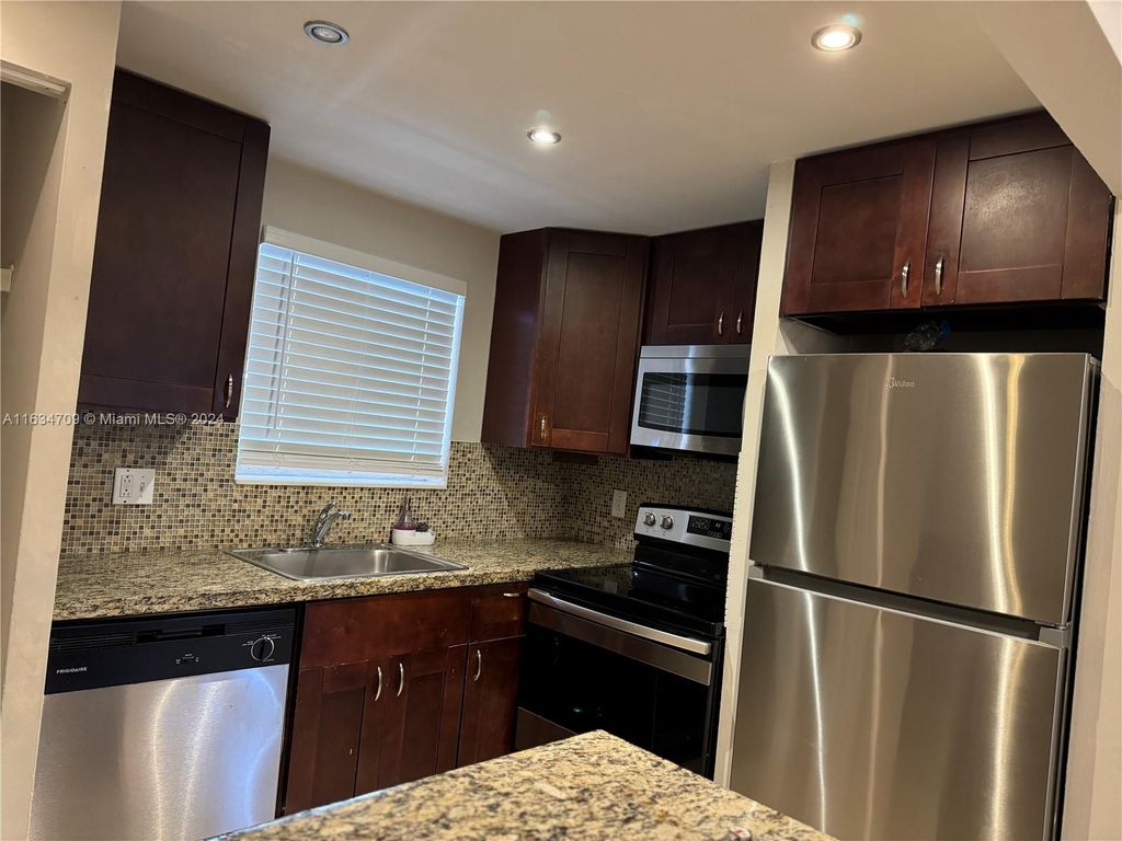 Photo of 6900 SW 39th St #312K, Davie, FL 33314 (MLS # A11634709)