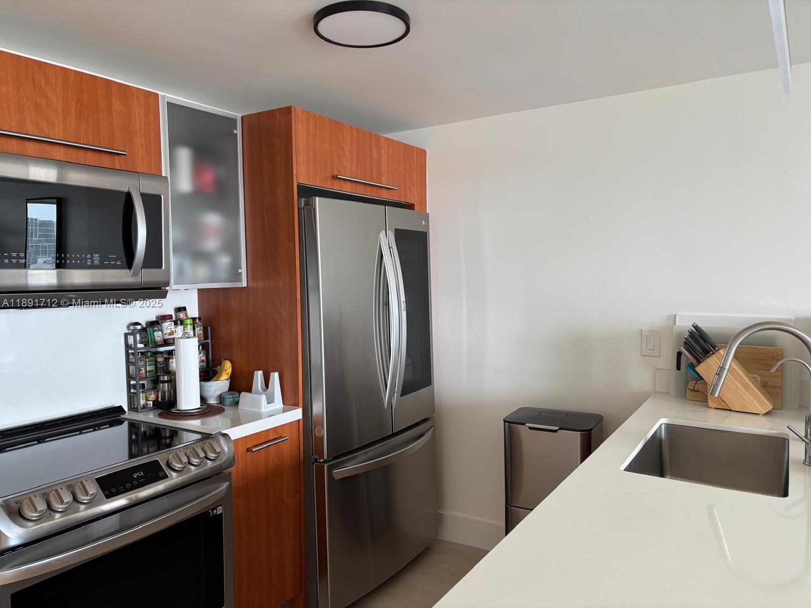 185 SW 7th St 3403