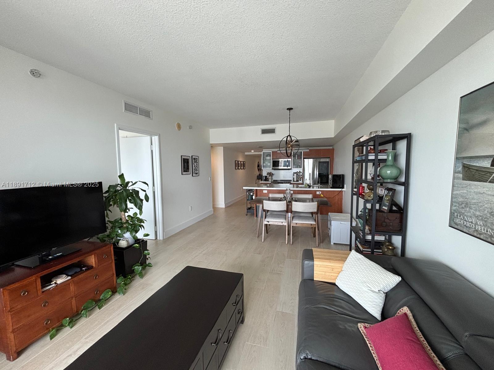 185 SW 7th St 3403