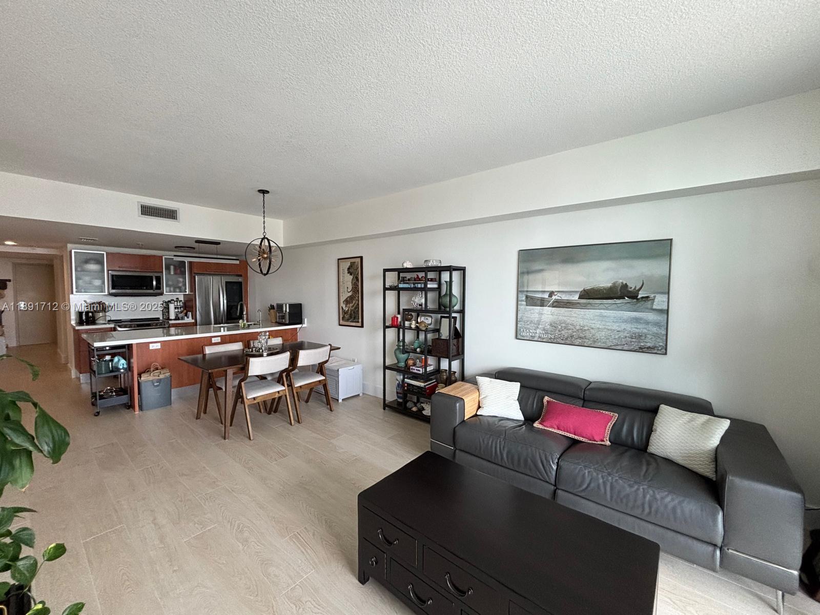 185 SW 7th St 3403