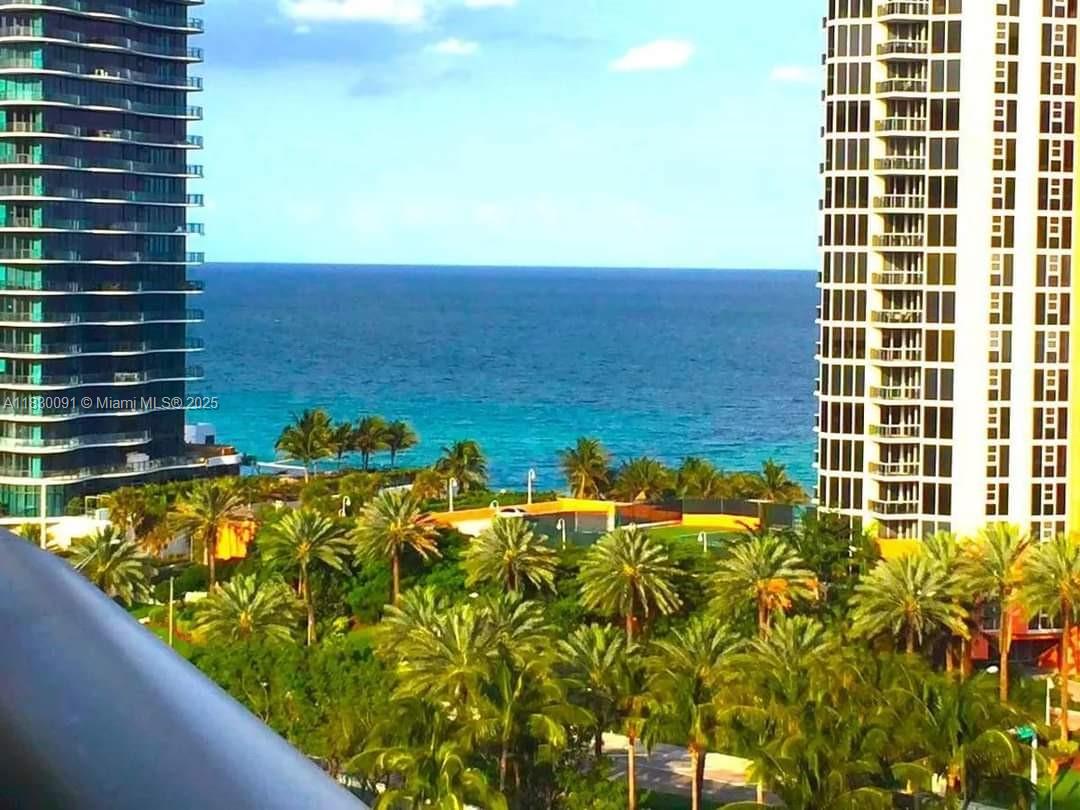 INSTANT INCOME!! Rented to short term tenants until January 2026. Beautifully decorated fully furnished and equipped perfect for investors, no rental restrictions. 24 hrs. concierge and security. Building offers pool, cabanas, tennis courts, gym, BBQ grills, convenience store, café, and valet parking. One assigned space. Located across the street from the ocean, 5 minutes to Aventura mall, restaurants and shopping.
Assessment for the ongoing 50-year certification was paid in full by the owner.