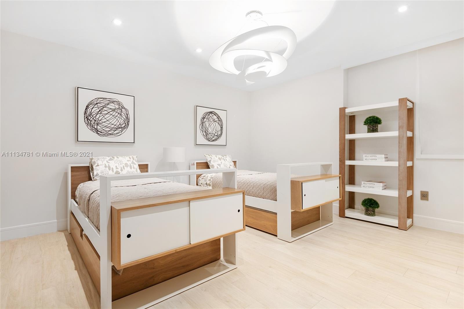 OCEAN HOUSE CONDO - Residential