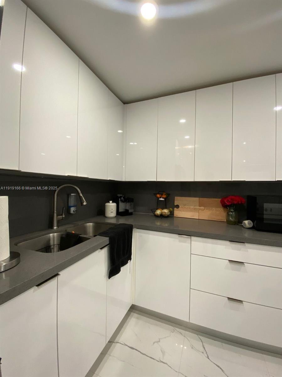 LAS VISTAS AT DORAL CONDO - Residential