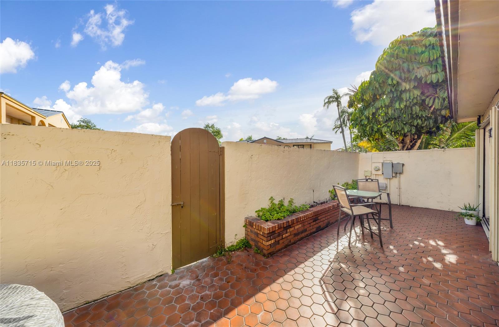 THE MOORS TOWNHOUSES - Residential