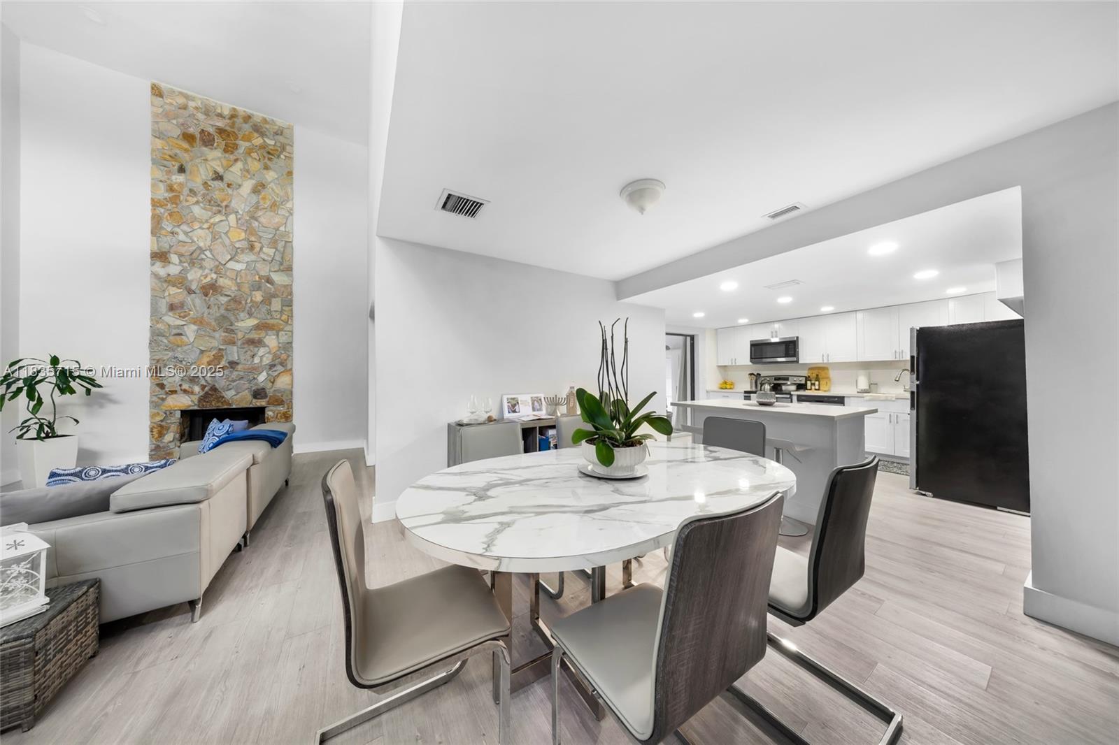 THE MOORS TOWNHOUSES - Residential