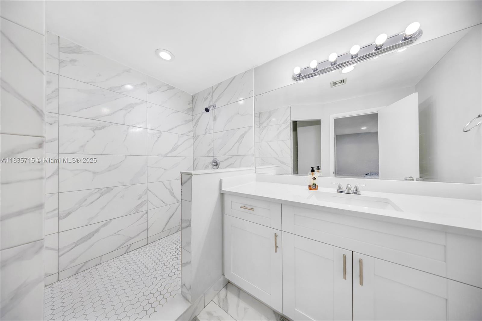 THE MOORS TOWNHOUSES - Residential