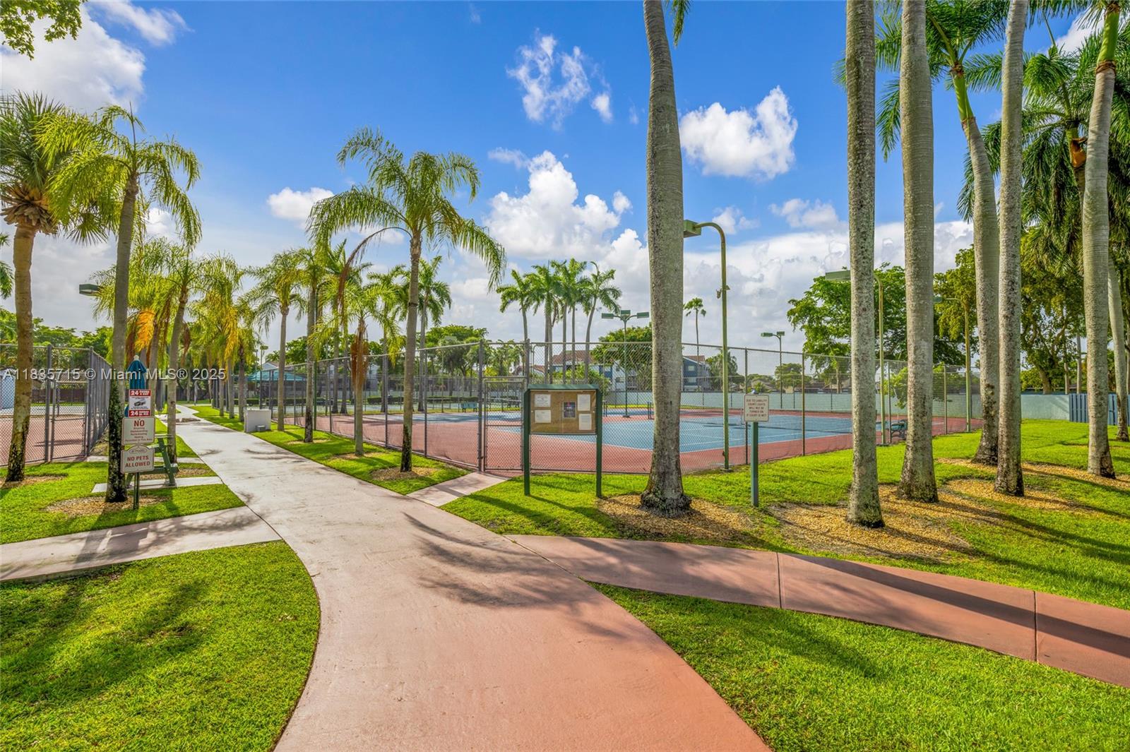 THE MOORS TOWNHOUSES - Residential