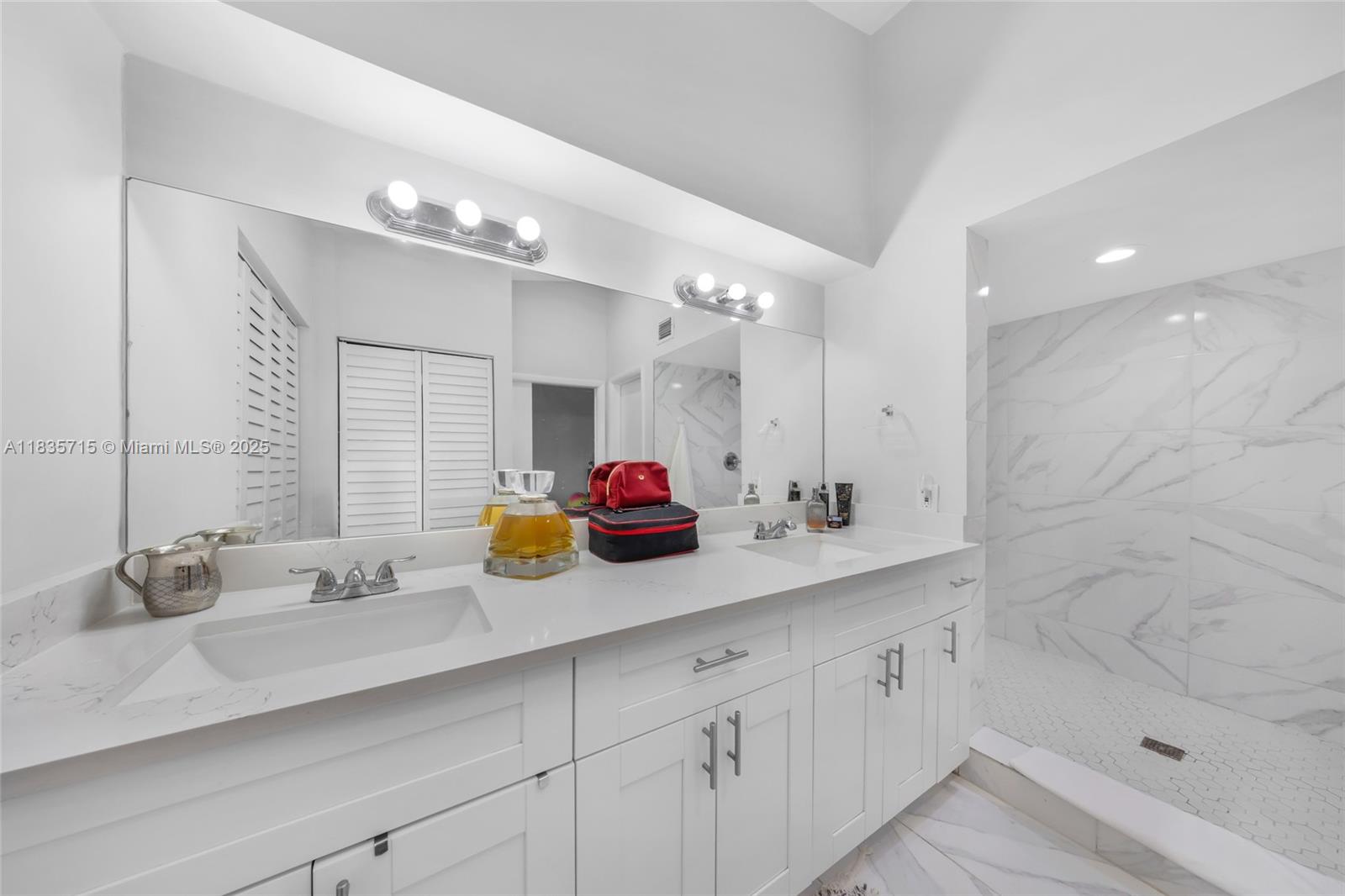 THE MOORS TOWNHOUSES - Residential