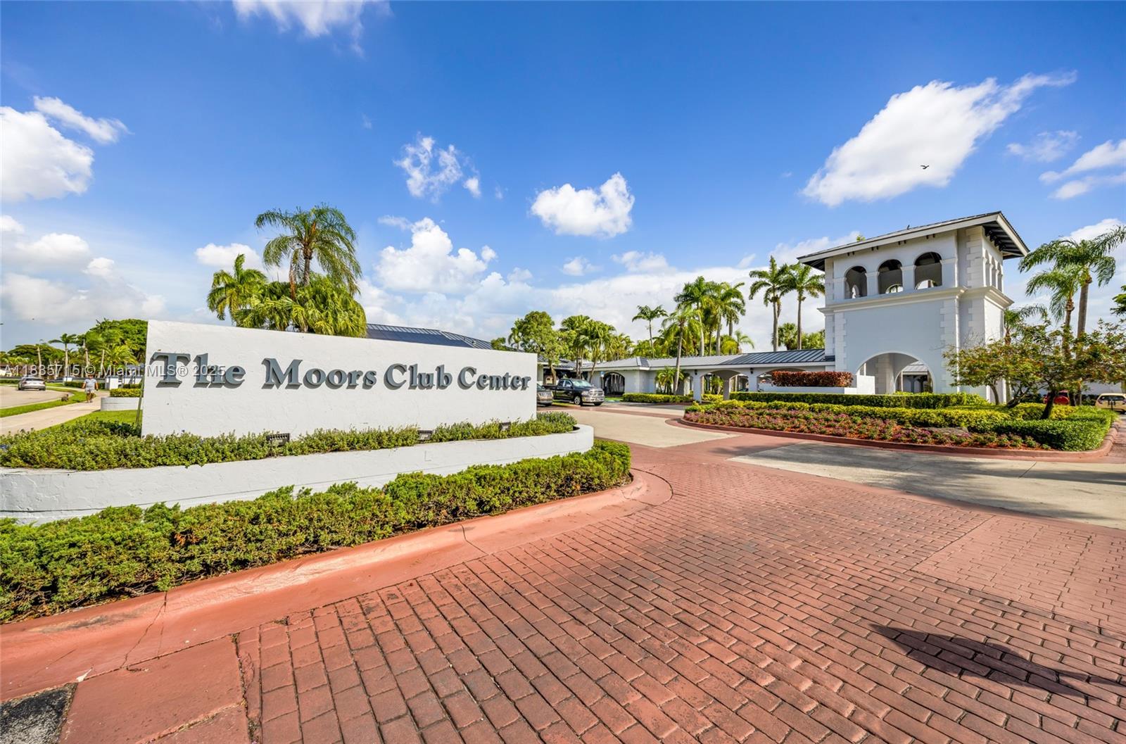 THE MOORS TOWNHOUSES - Residential