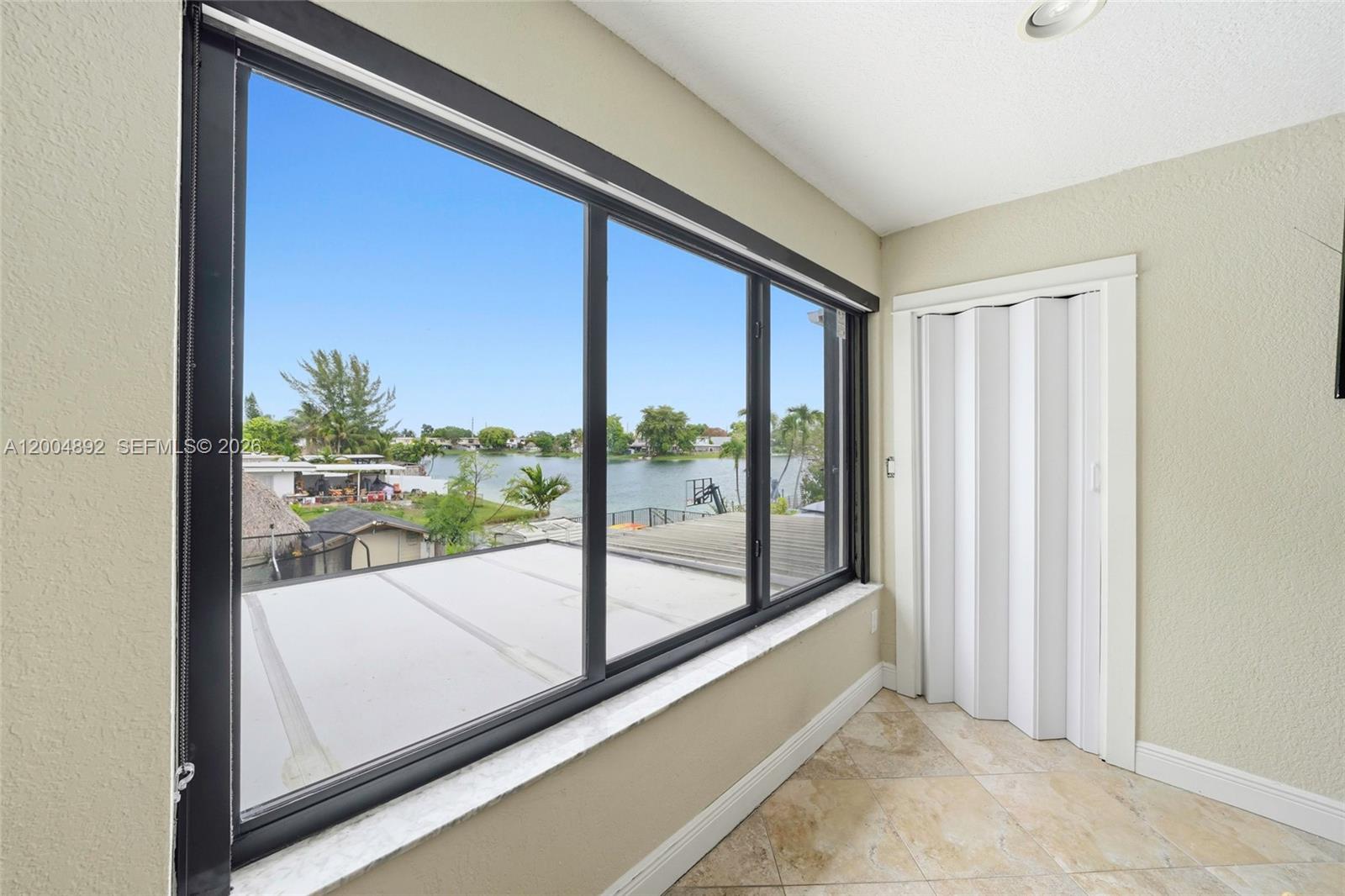 FLAMINGO LAKE - Residential
