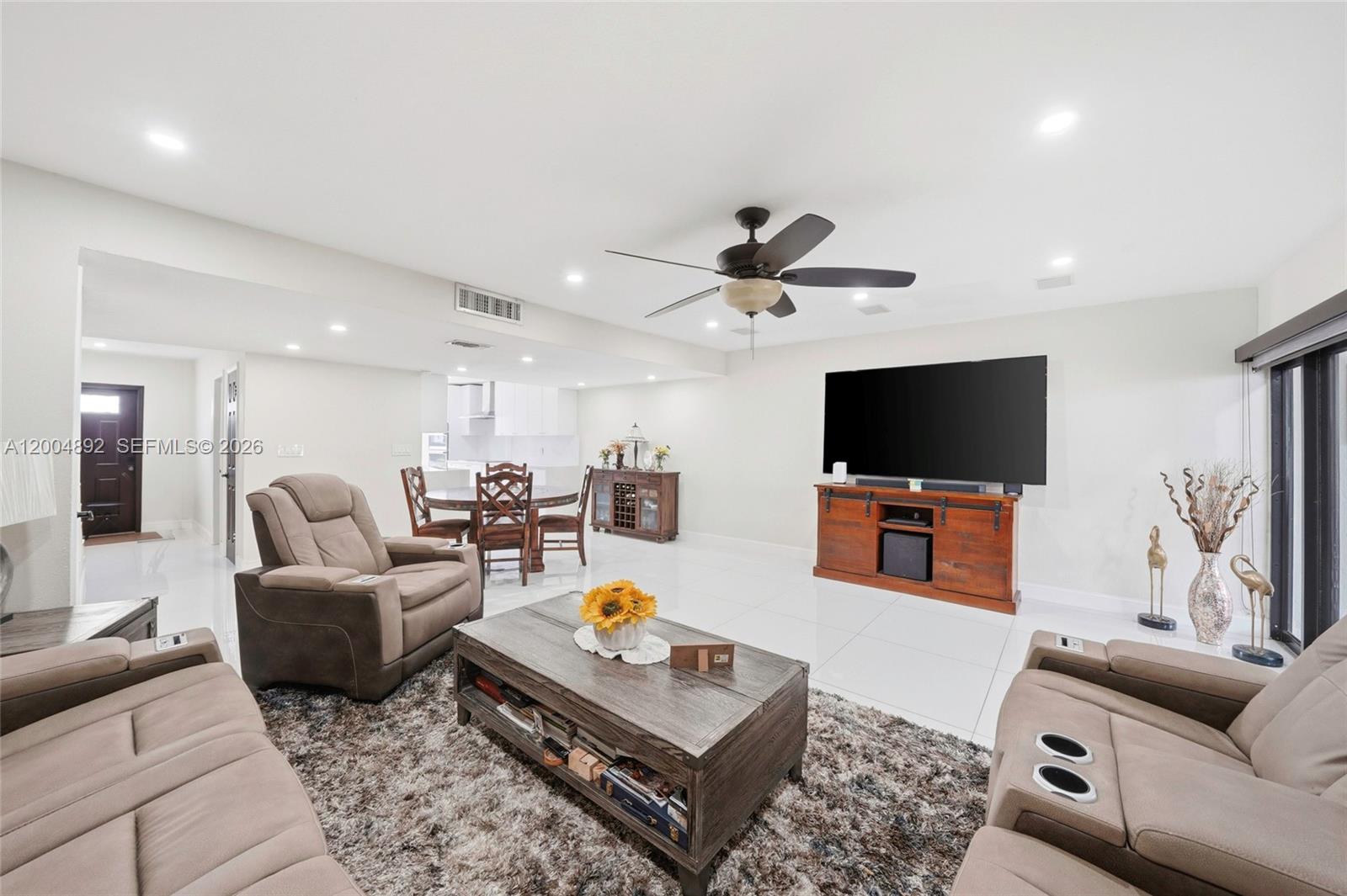 FLAMINGO LAKE - Residential